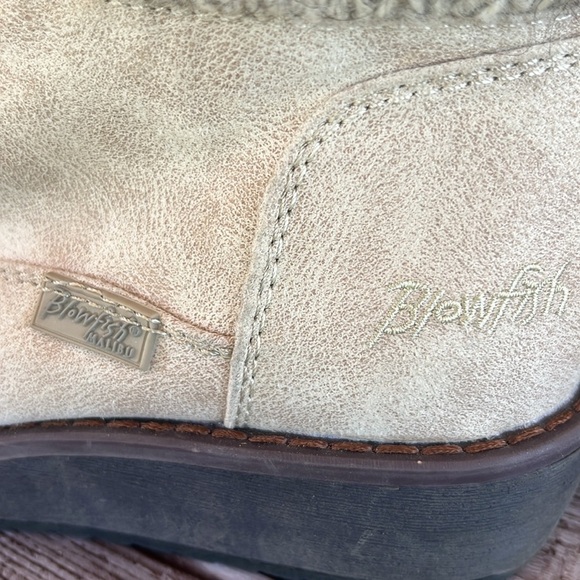 Blowfish Cream Lace Up Boots with Knit Collar - Picture 5 of 11